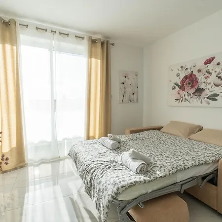 Apartment A27 - 5 Mins Walk To Valletta Ferry - Shopping Mall And Bay By Quicktrips *