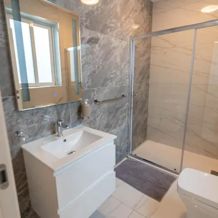 Apartment A27 - 5 Mins Walk To Valletta Ferry - Shopping Mall And Bay By Quicktrips *