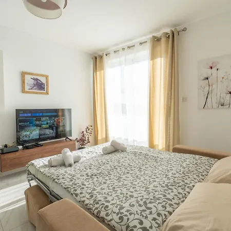 Apartment A27 - 5 Mins Walk To Valletta Ferry - Shopping Mall And Bay By Quicktrips *