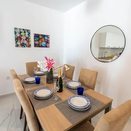 Appartement A27 - 5 Mins Walk To Valletta Ferry - Shopping Mall And Bay By Quicktrips Sliema