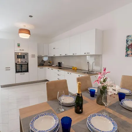 A27 - 5 Mins Walk To Valletta Ferry - Shopping Mall And Bay By Quicktrips Appartement